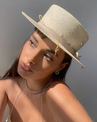 Cassandra, 22 ans, rencontre sexe à Labastide-Rouairoux