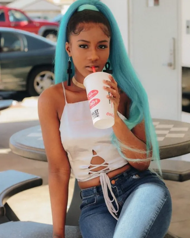 Devi, 21 ans, rencontre sexe à Ladignac-le-Long